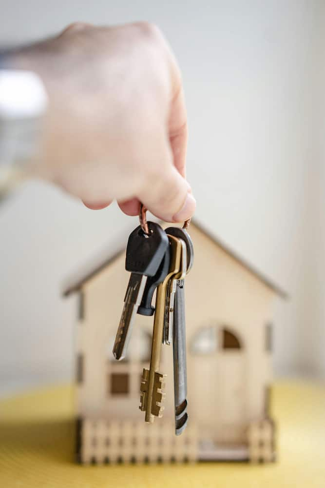 buying house new and getting the keys